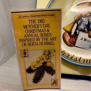 Vintage 1983 Christmas Hummel decorative plate